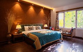 Hotel Lingzi - At The Mall Road & Newly Renovated